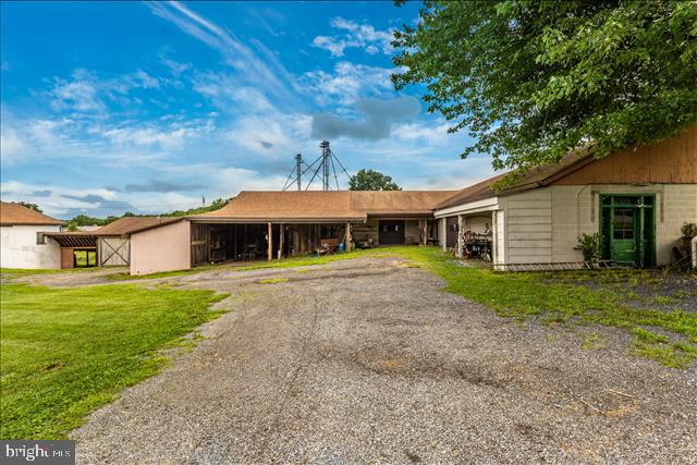 GAITHERSBURG OUTSIDE - Farm