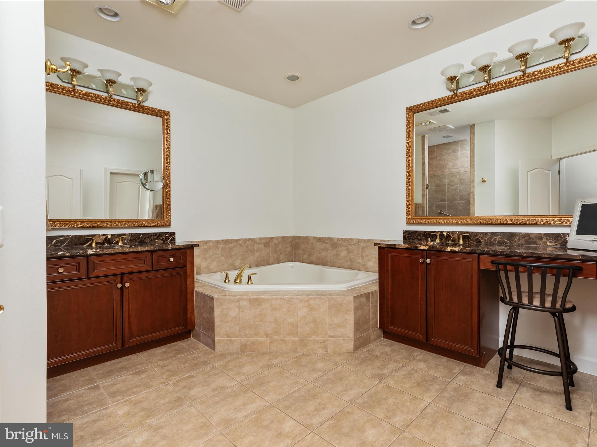 KENSINGTON SQUARE - Residential