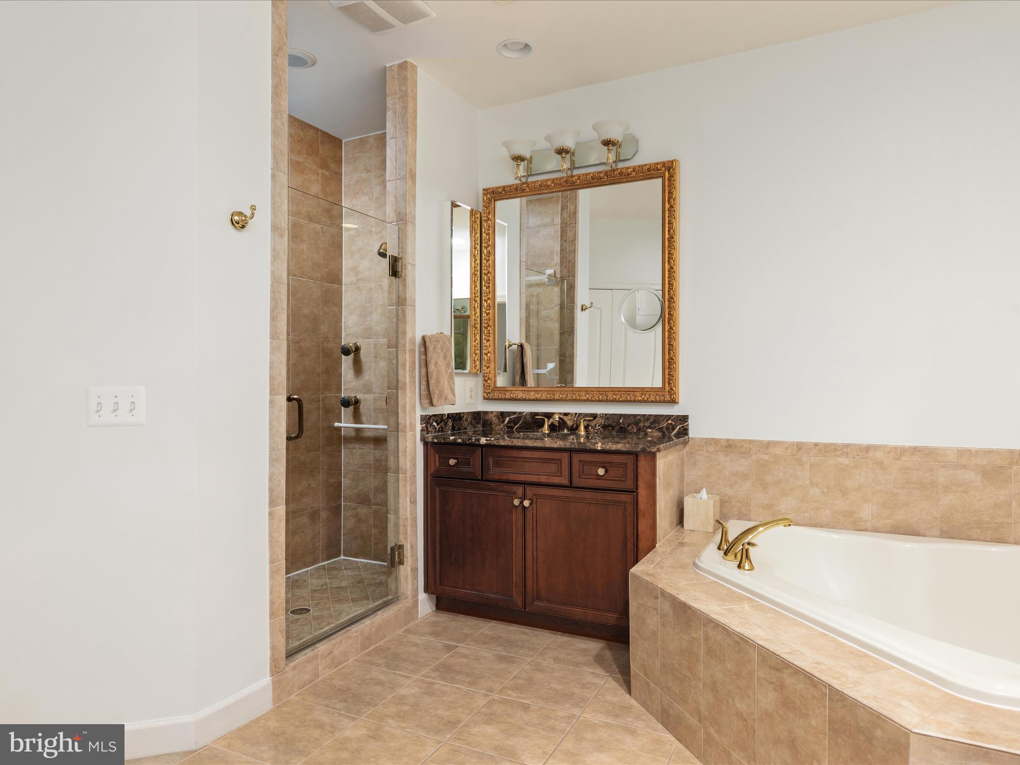 KENSINGTON SQUARE - Residential