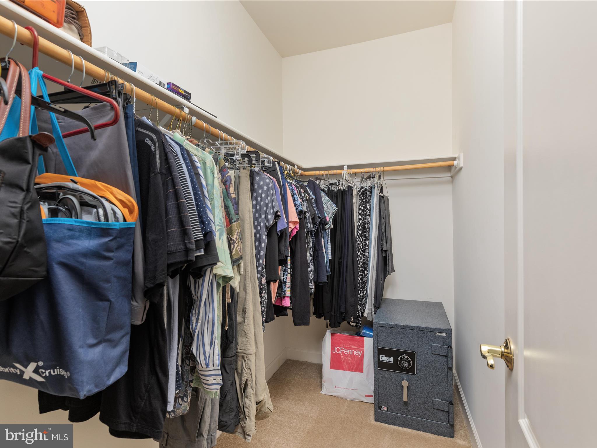 KENSINGTON SQUARE - Residential