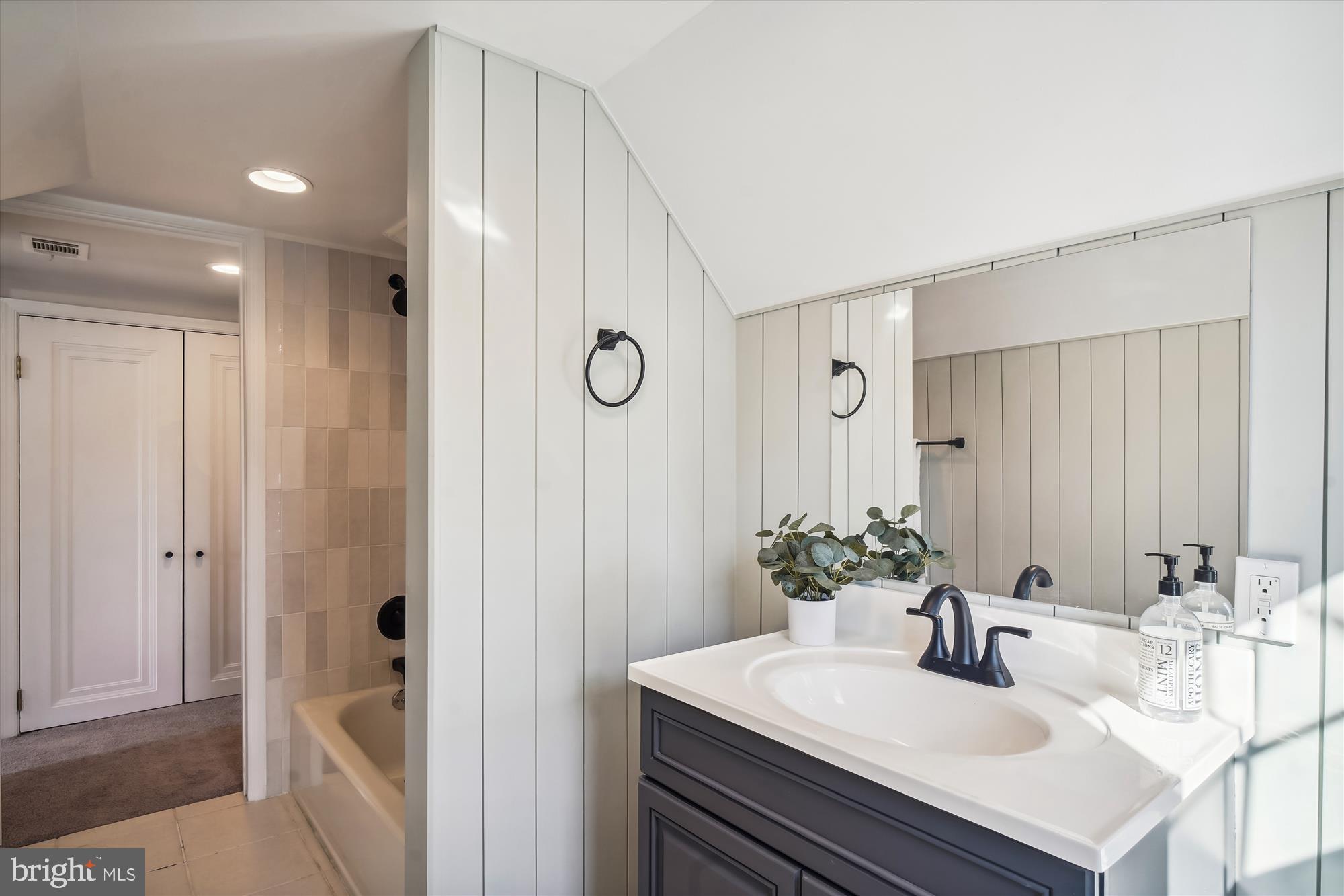 NORTH WOODSIDE - Residential