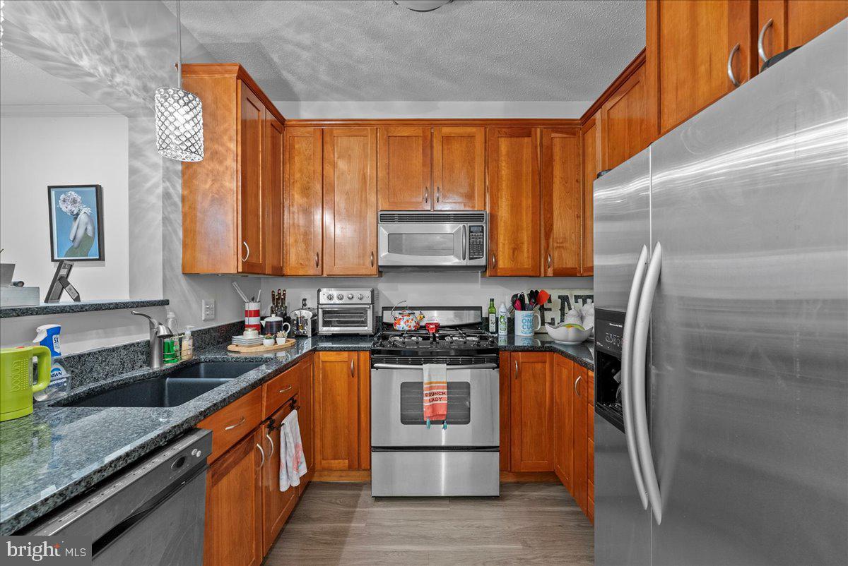 EDGEWATER AT TOWN CENTER - Residential Lease