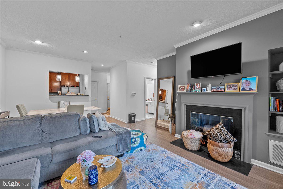 EDGEWATER AT TOWN CENTER - Residential Lease