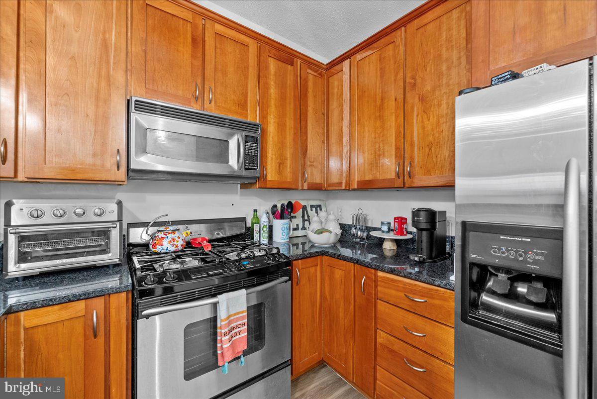 EDGEWATER AT TOWN CENTER - Residential Lease