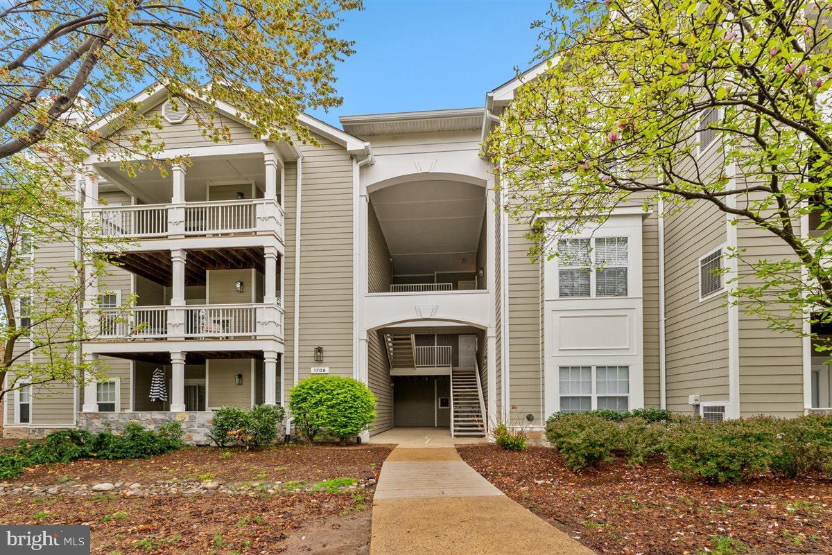 EDGEWATER AT TOWN CENTER - Residential Lease