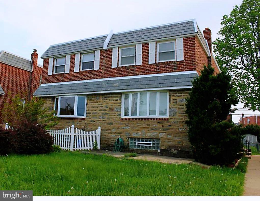 Welcome to your new home in Sandyford Park! The first floor features a spacious and inviting living room, perfect for relaxing. Adjacent to it are a large dining area and a kitchen. The 2nd floor has a master bedroom with it's own bath, 2 additional bedrooms and a full bath in the hallway. Huge yard is large enough to hold 4 cars. While the basement is completely finished along with an complete full bath.