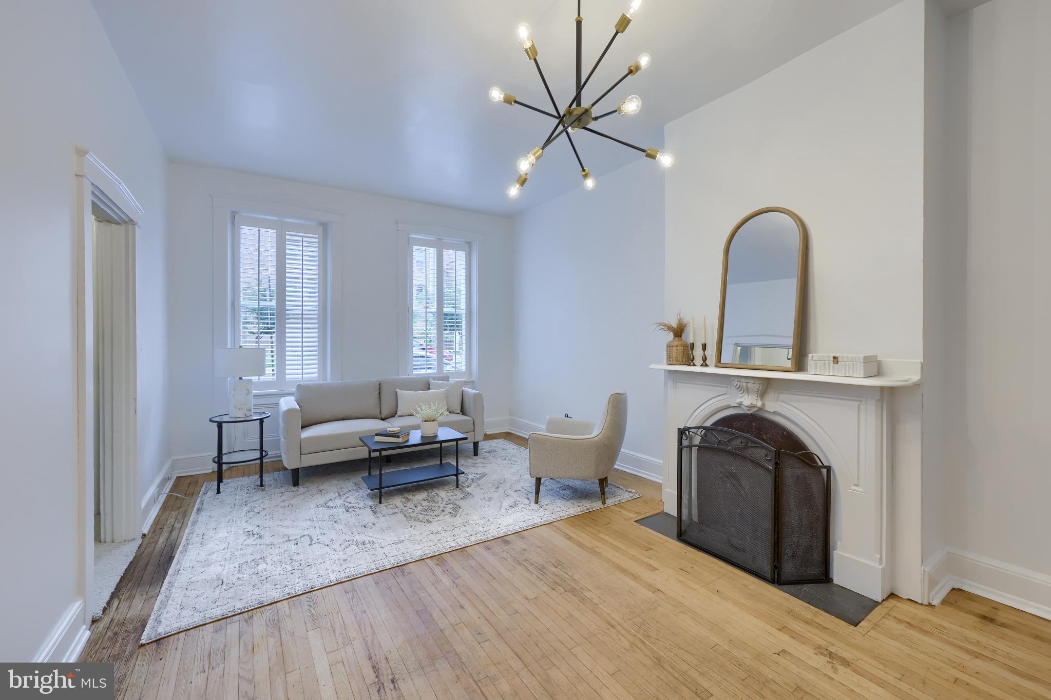 212 W CHESTNUT STREET