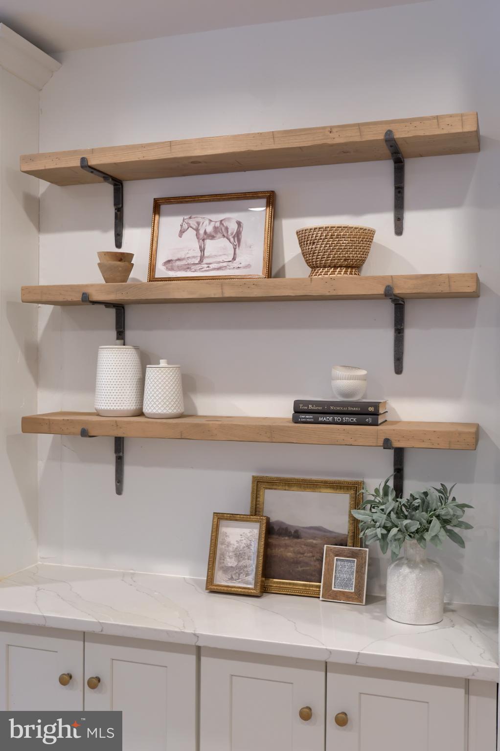 212 W CHESTNUT STREET