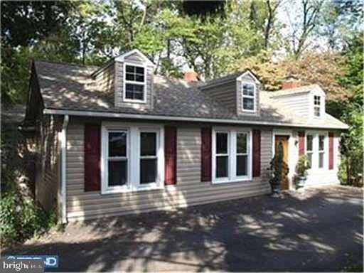 3 Bedroom, 1.5 bath, single family home for rent! Granite countertops, stainless steal appliances, wood floors and more. Large deck and beautiful outdoor scenery. No pets allowed. Owner is a PA licensed Realtor.
