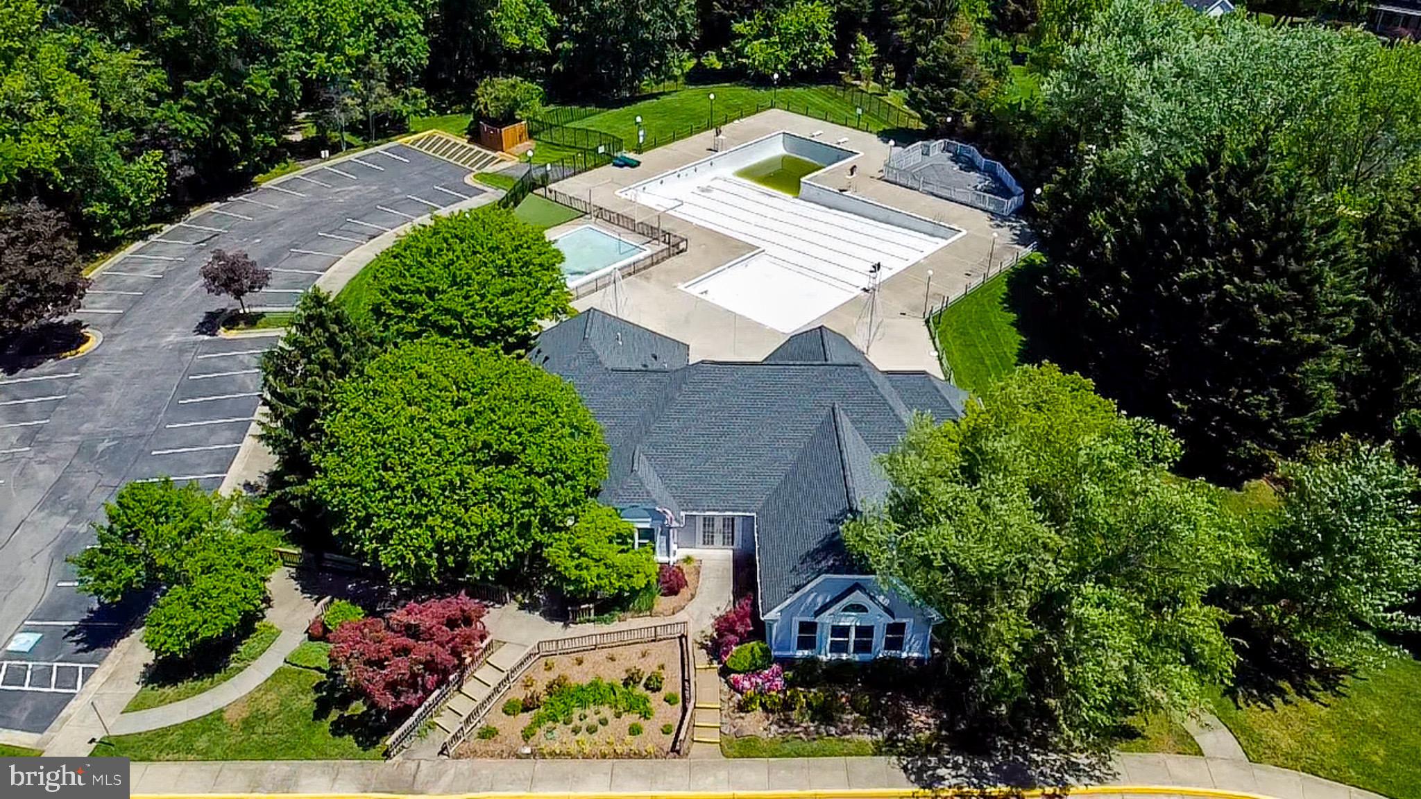 HAMPTON CHASE - Residential