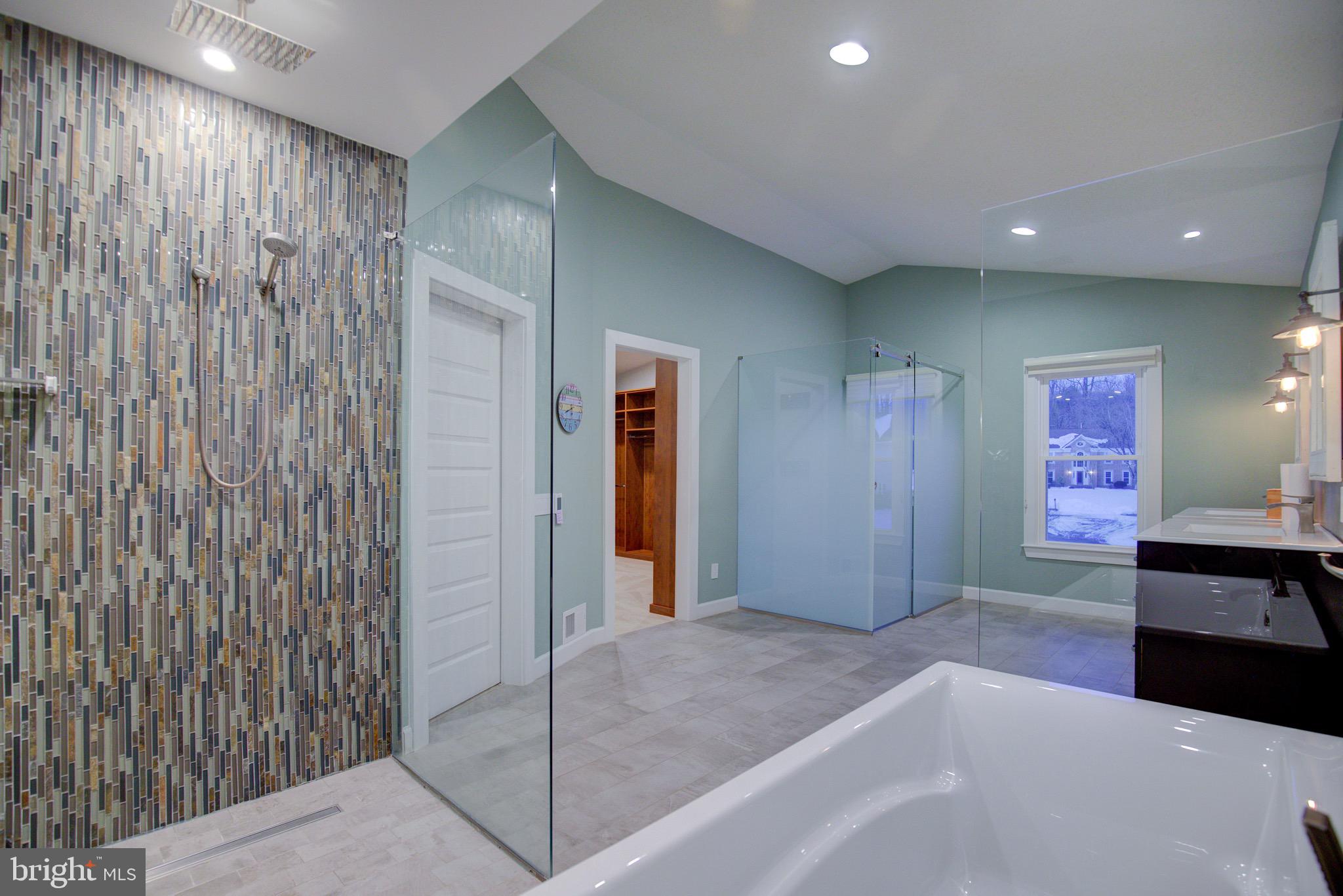 HAMPTON CHASE - Residential