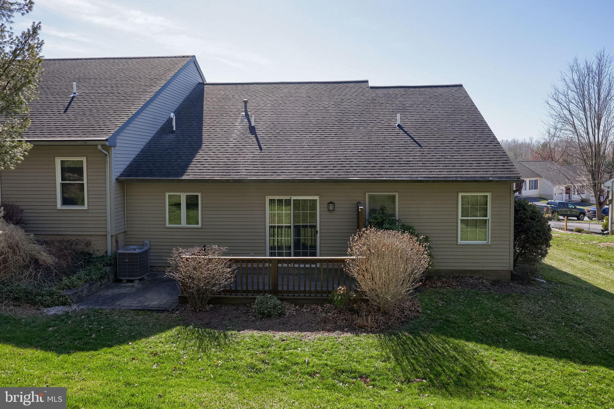 MANOR OAKS - Residential