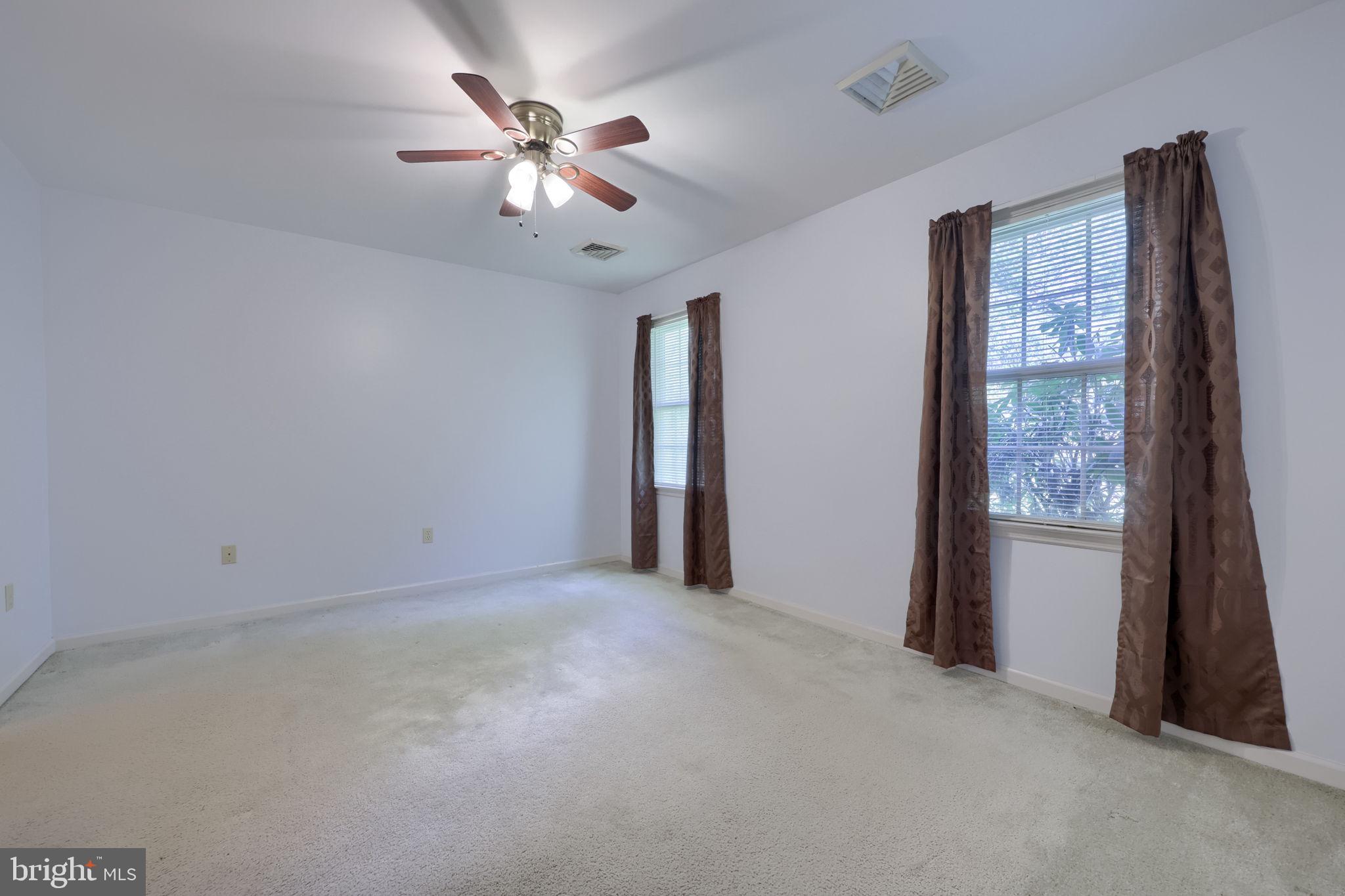 MANOR OAKS - Residential