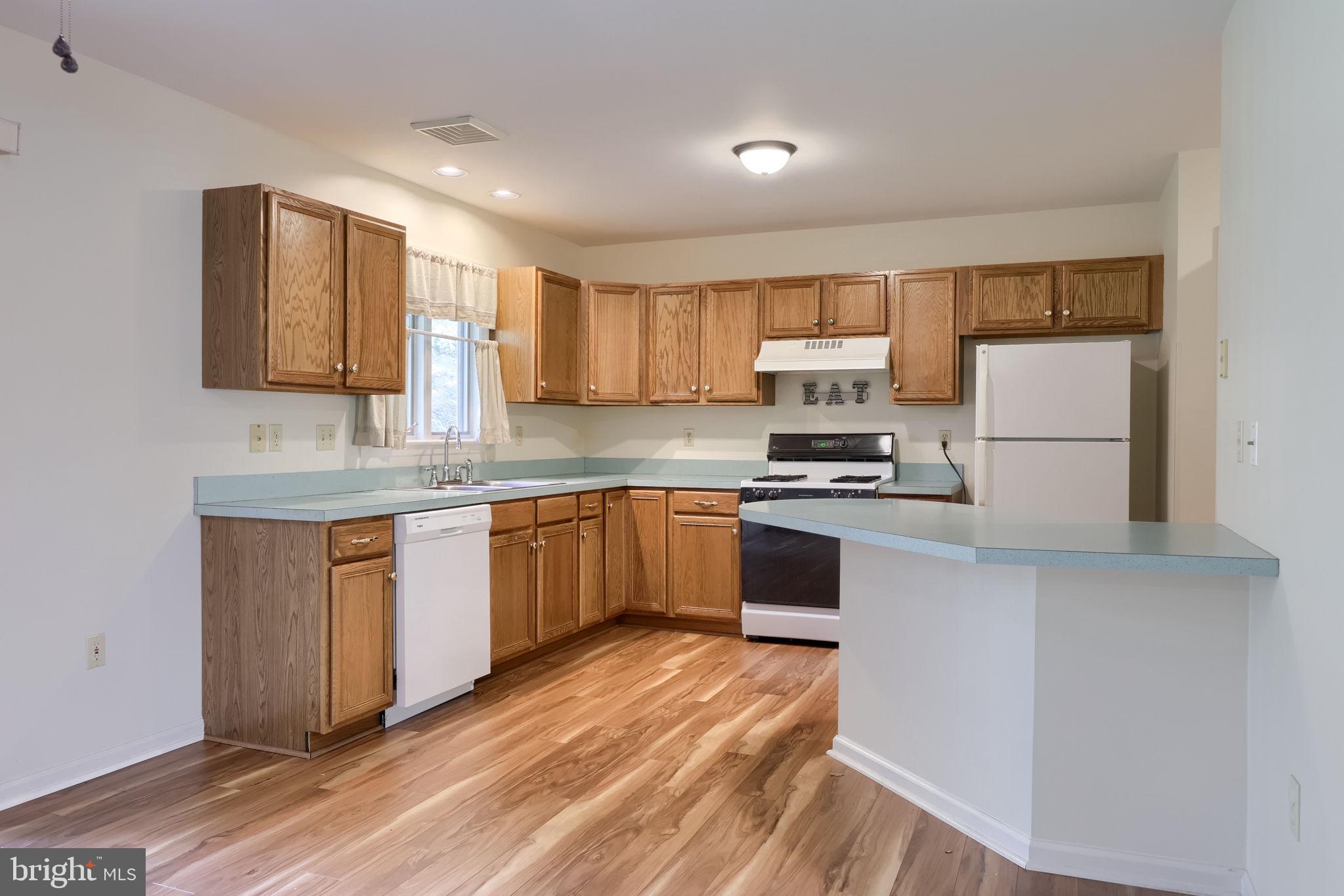 MANOR OAKS - Residential