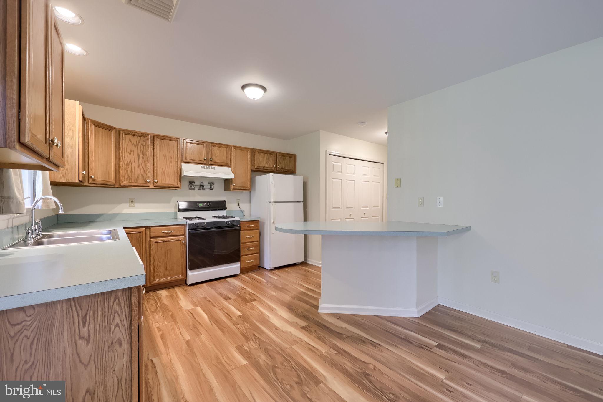 MANOR OAKS - Residential