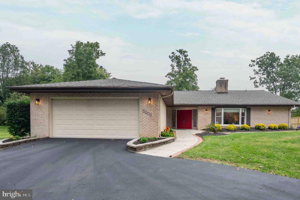 Photo of 3905 Prosperity Avenue, FAIRFAX, VA 22031 (MLS # VAFX2344138)