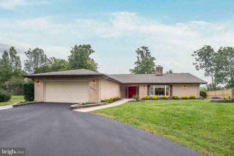 Photo of 3905 Prosperity Avenue, FAIRFAX, VA 22031 (MLS # VAFX2344138)