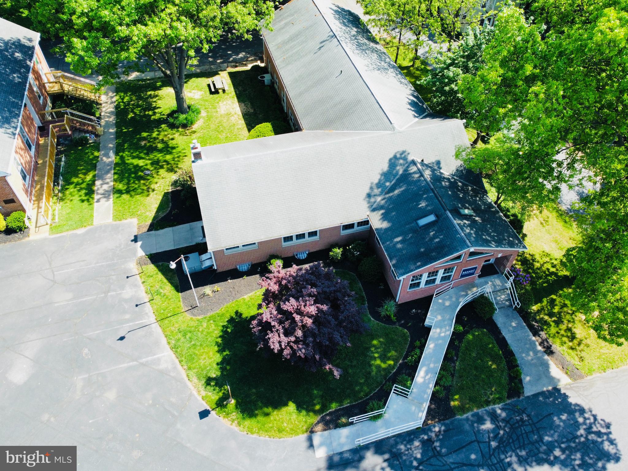 SALUNGA - Commercial Lease