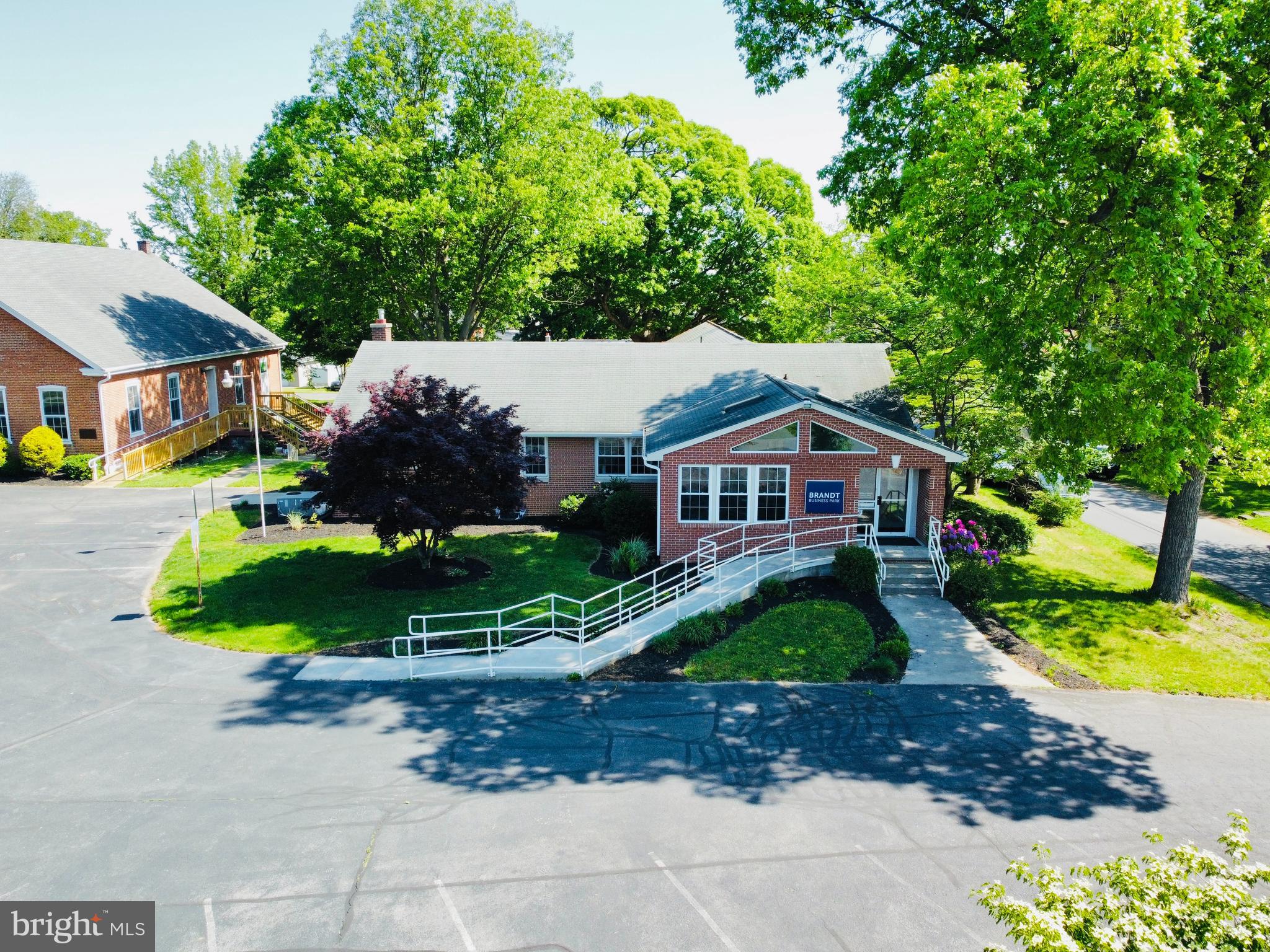 SALUNGA - Commercial Lease