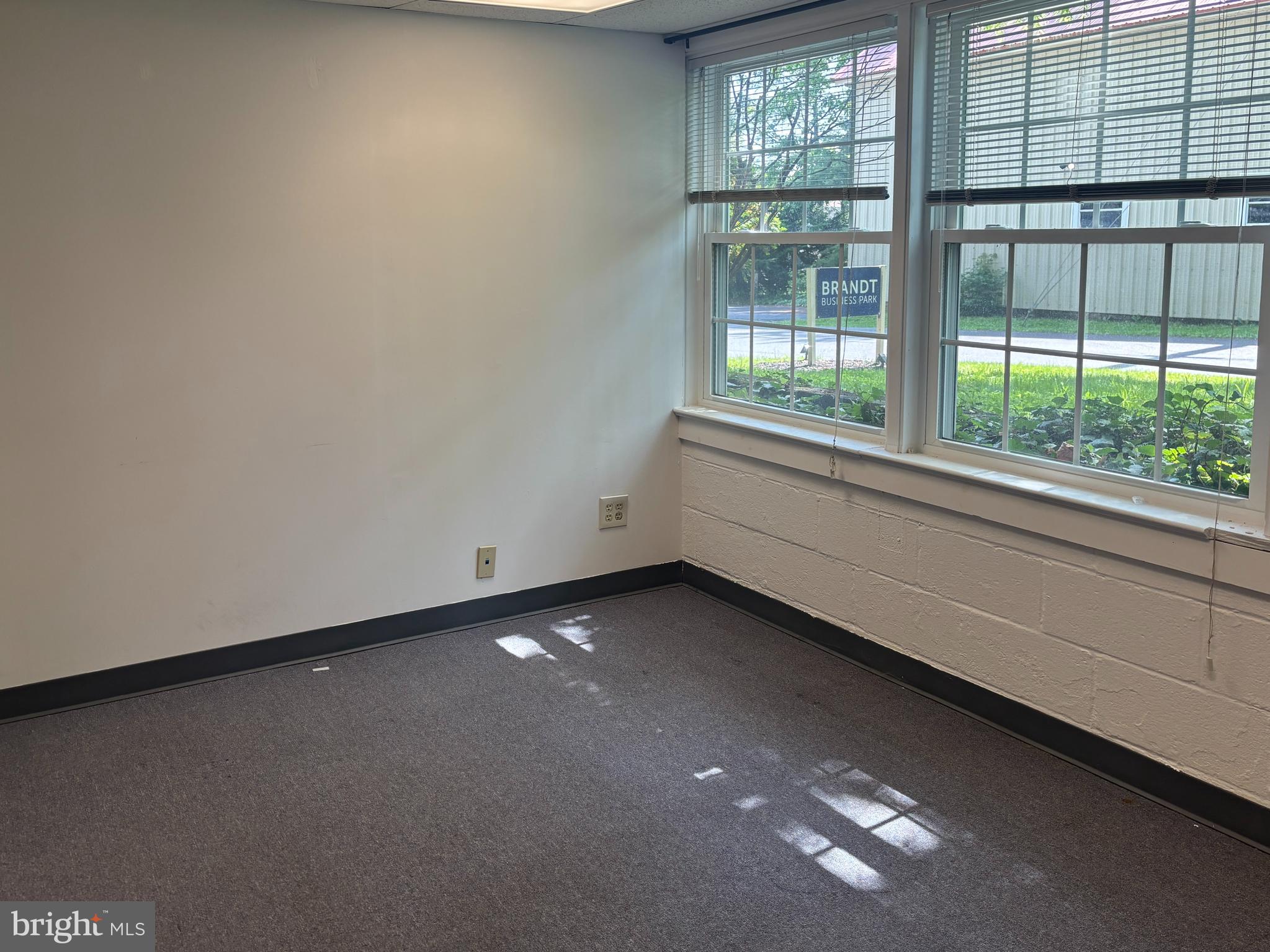 SALUNGA - Commercial Lease