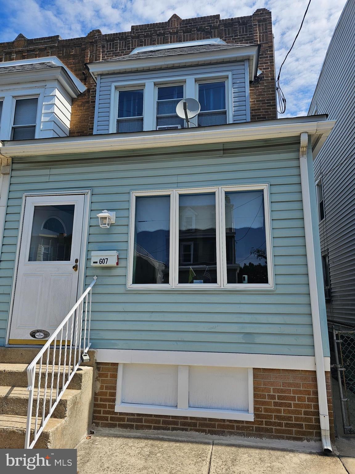 607 HUNTER STREET