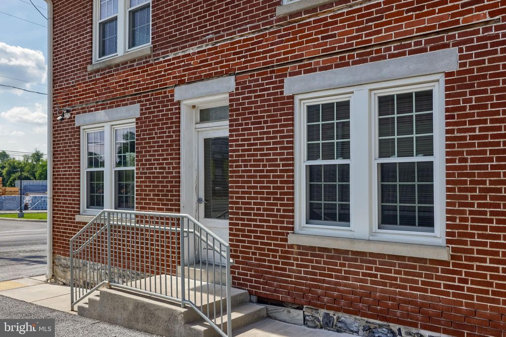 Photo of 135 Rothsville Station Road, LITITZ, PA 17543 (MLS # PALA2073340)