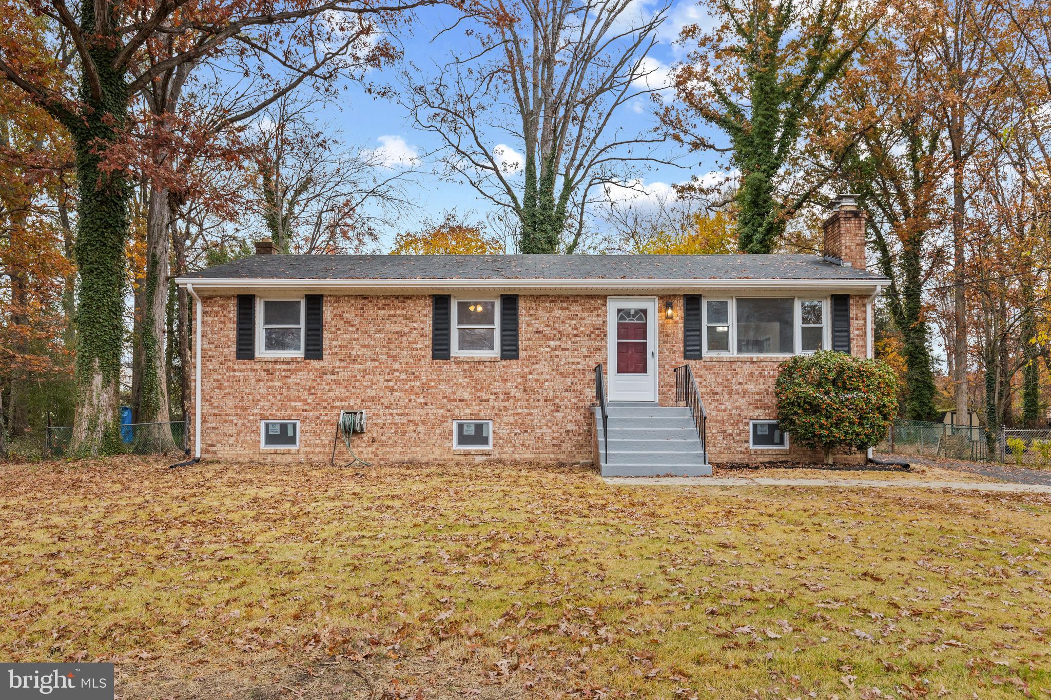 Completely renovated! Welcome to 12816 E Shelby Ln --this lovely home is move-in ready featuring updates throughout including granite countertops, new
appliances, updated bathrooms, 2 fireplaces, LVP tile
flooring, carpeted bedrooms, and fresh paint
throughout. Not to be missed -- schedule your tour today!
