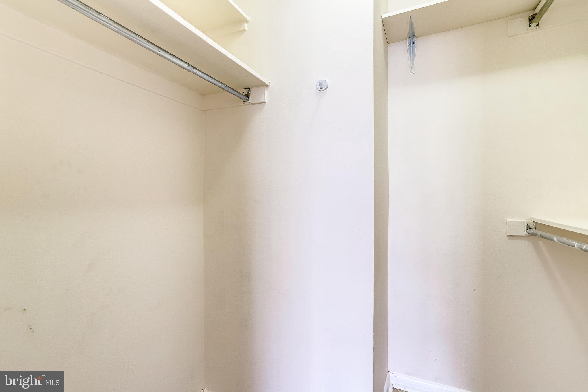 SKYLINE SQUARE CONDO - Residential Lease