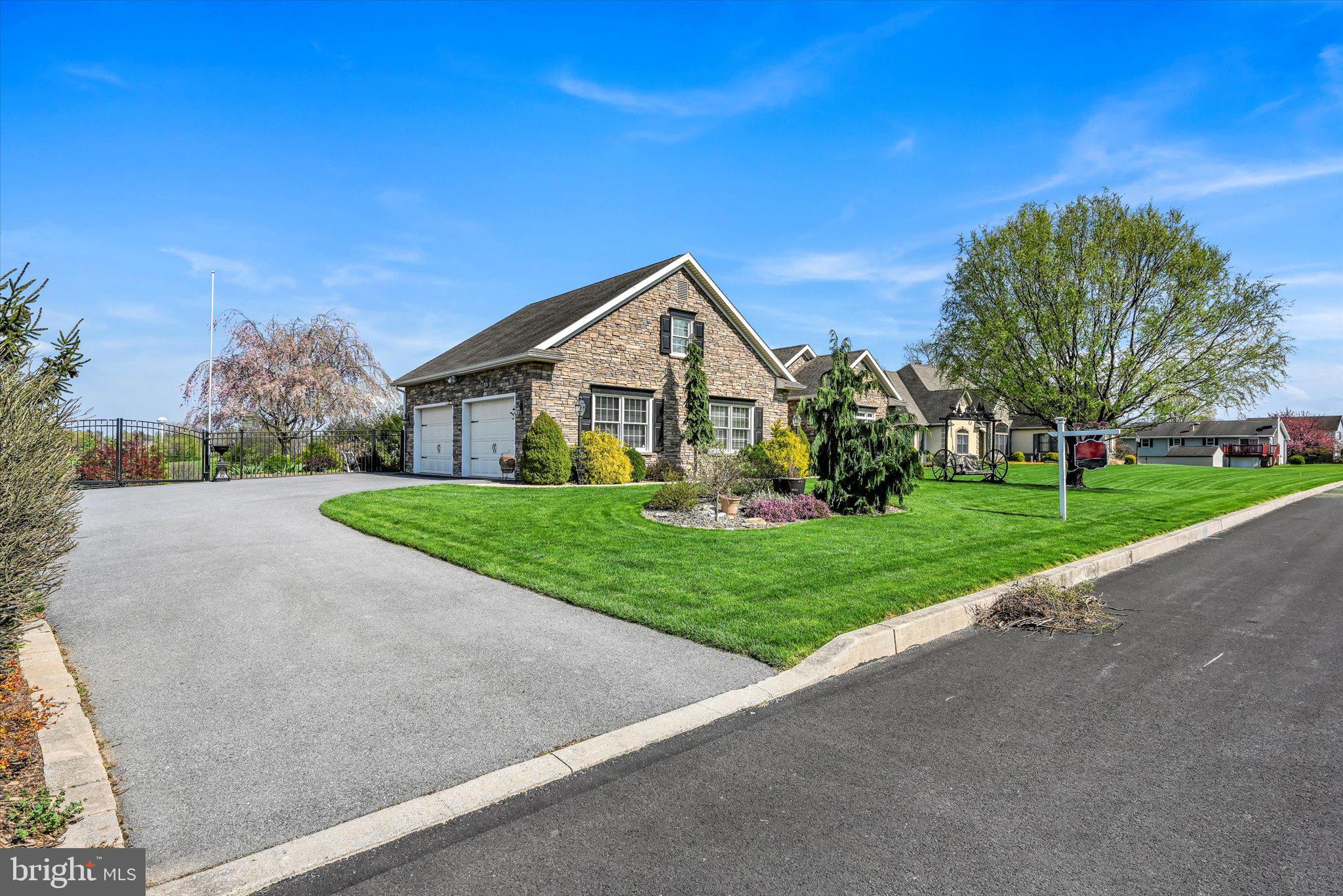 STRATHFORD MEADOWS - Residential