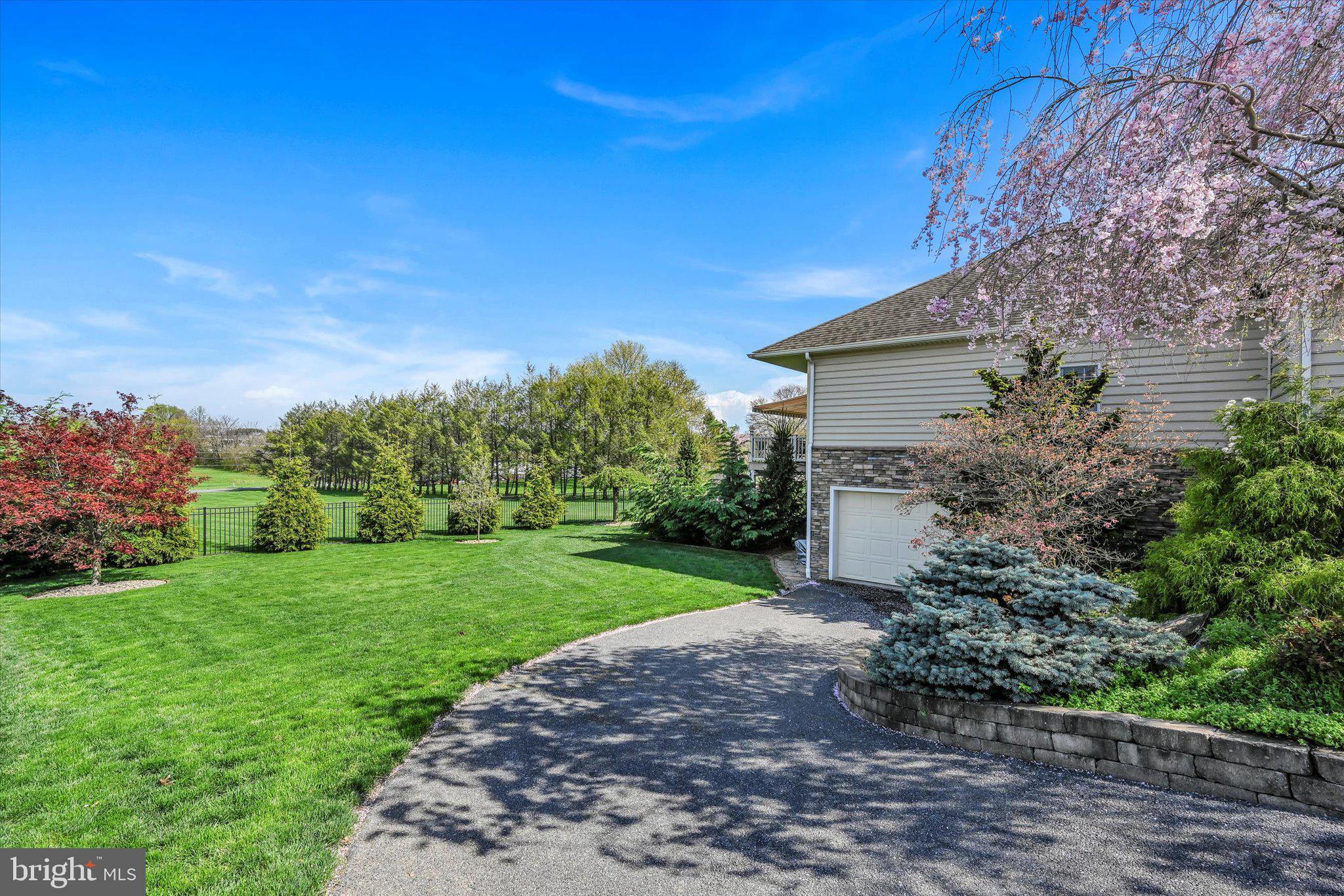 STRATHFORD MEADOWS - Residential