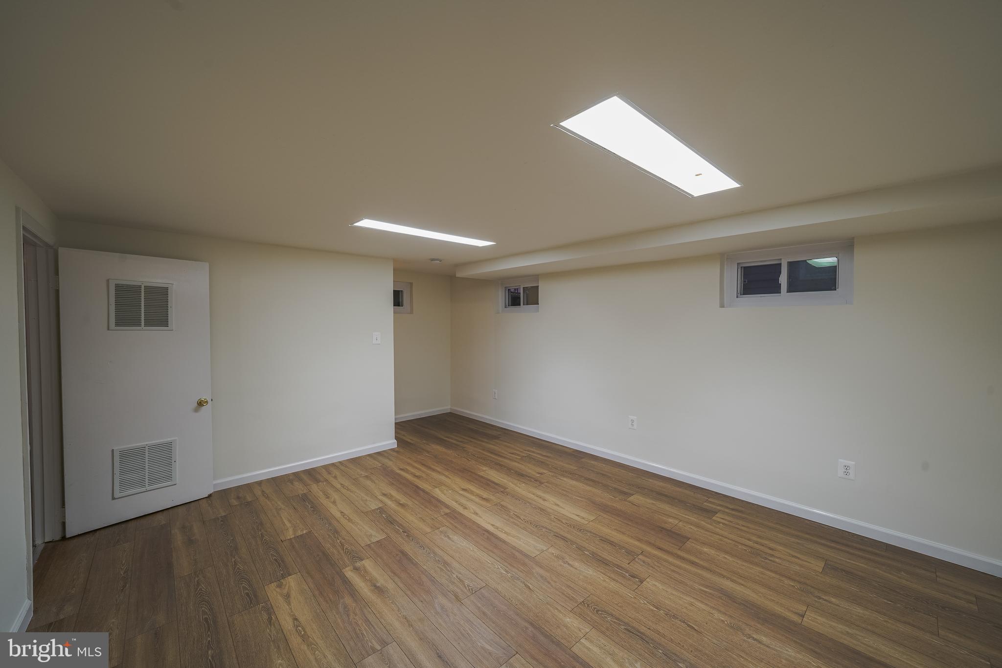 OAKVIEW - Residential Lease