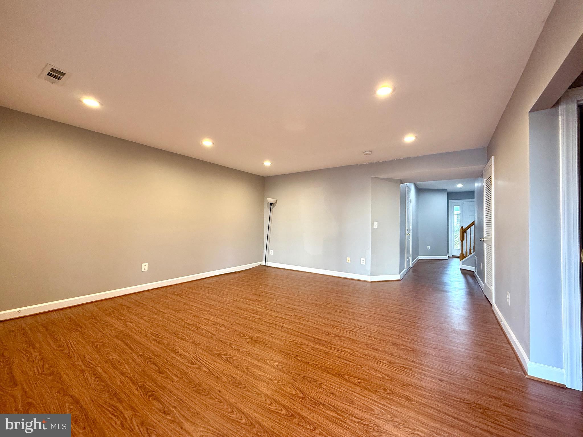 SOUTH RIDING - Residential Lease