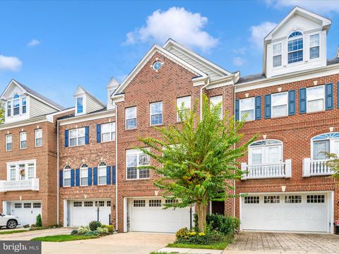 Photo of 204 Burgundy Lane, ANNAPOLIS, MD 21401 (MLS # MDAA2127778)