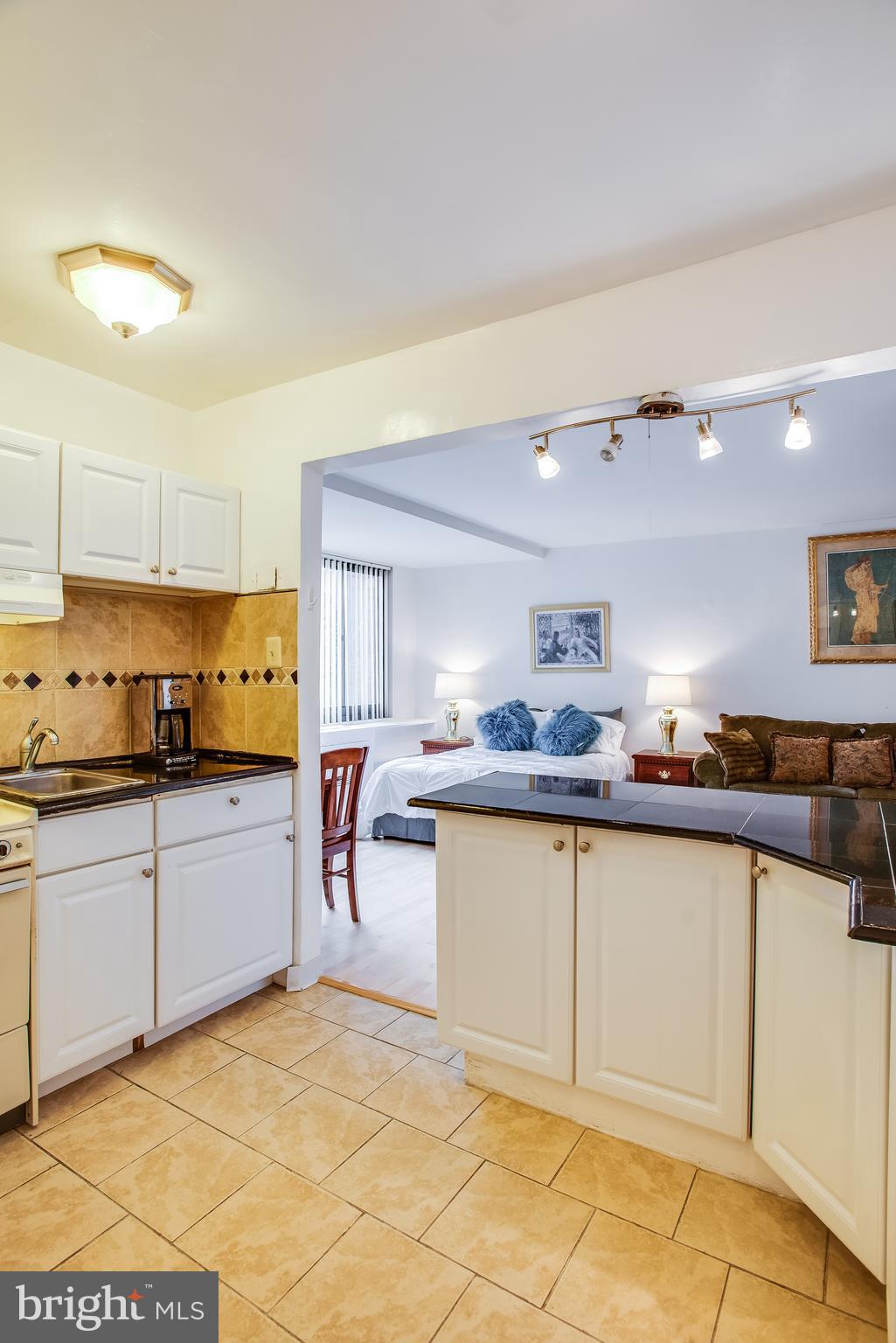 RIVER PLACE EAST - Residential Lease