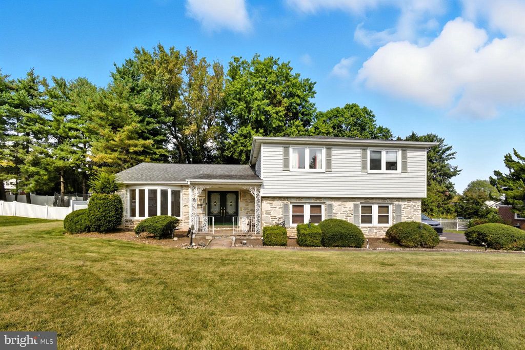 Photo of 985 Milkweed Lane, HUNTINGDON VALLEY, PA 19006 (MLS # PAMC2155630)