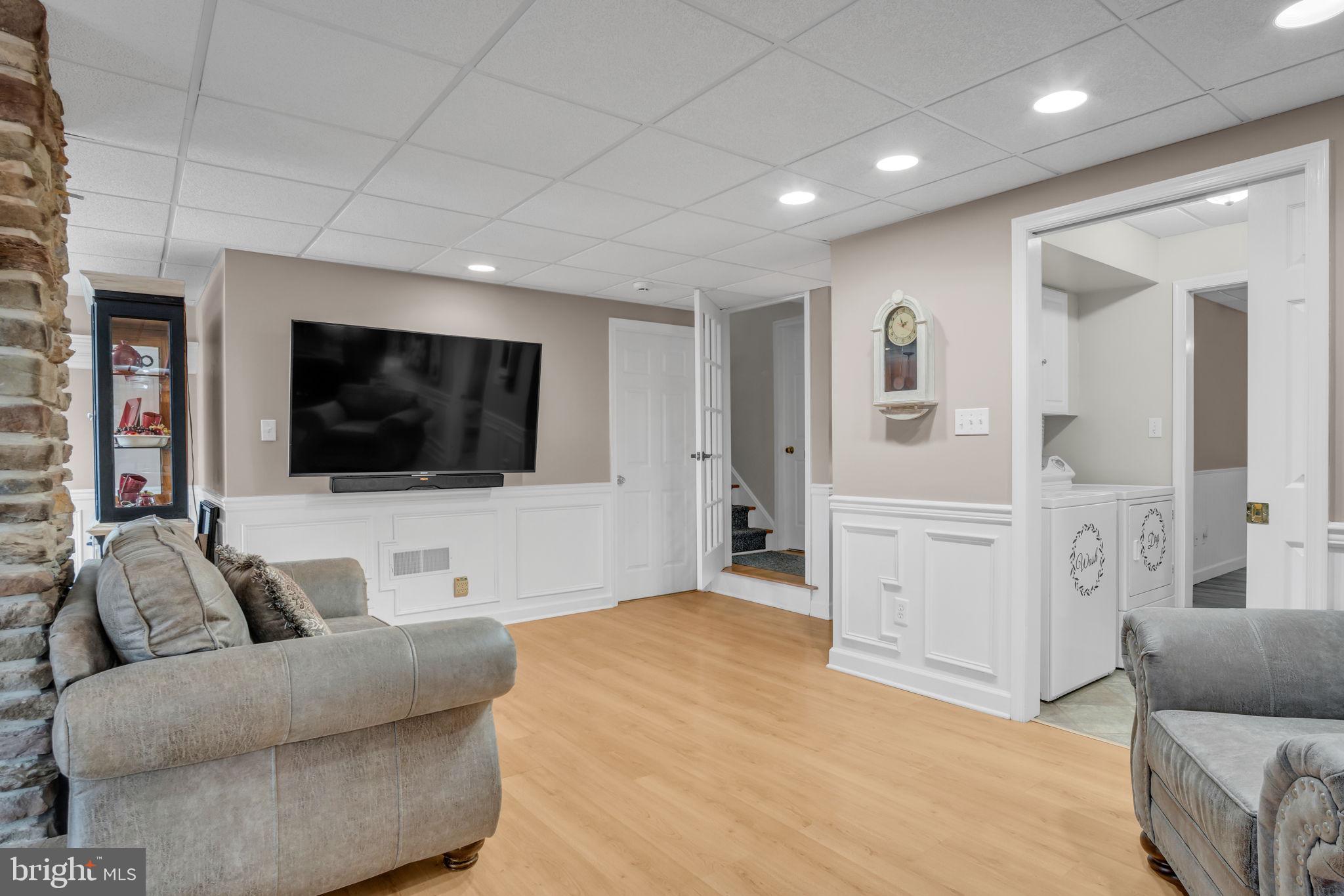 COUNTRY MANOR ESTATES - Residential