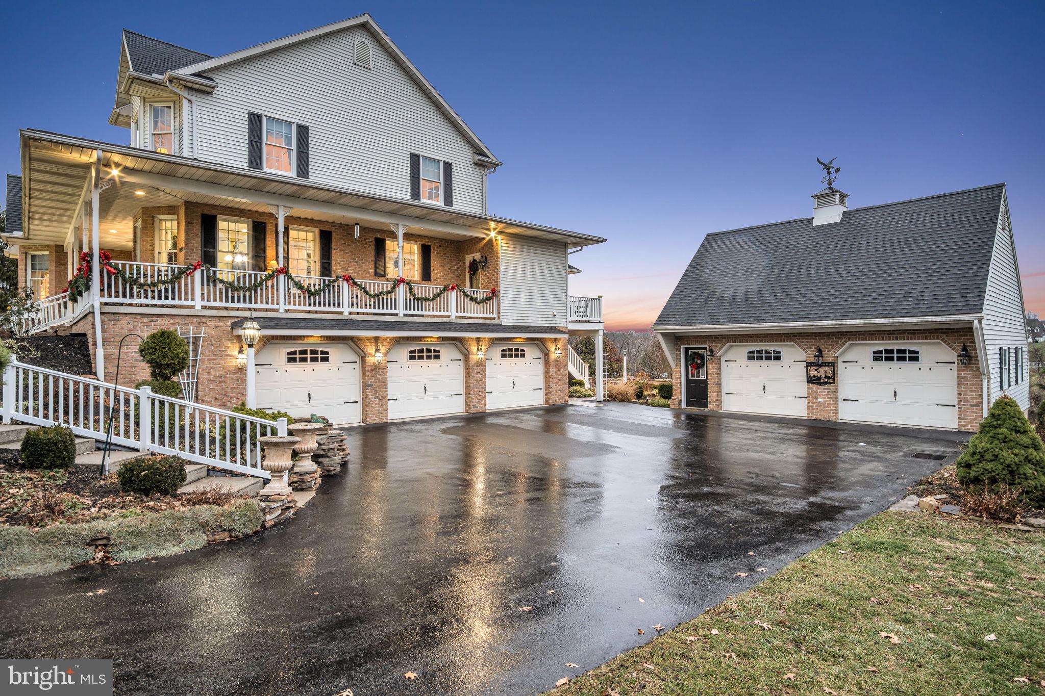 COUNTRY MANOR ESTATES - Residential