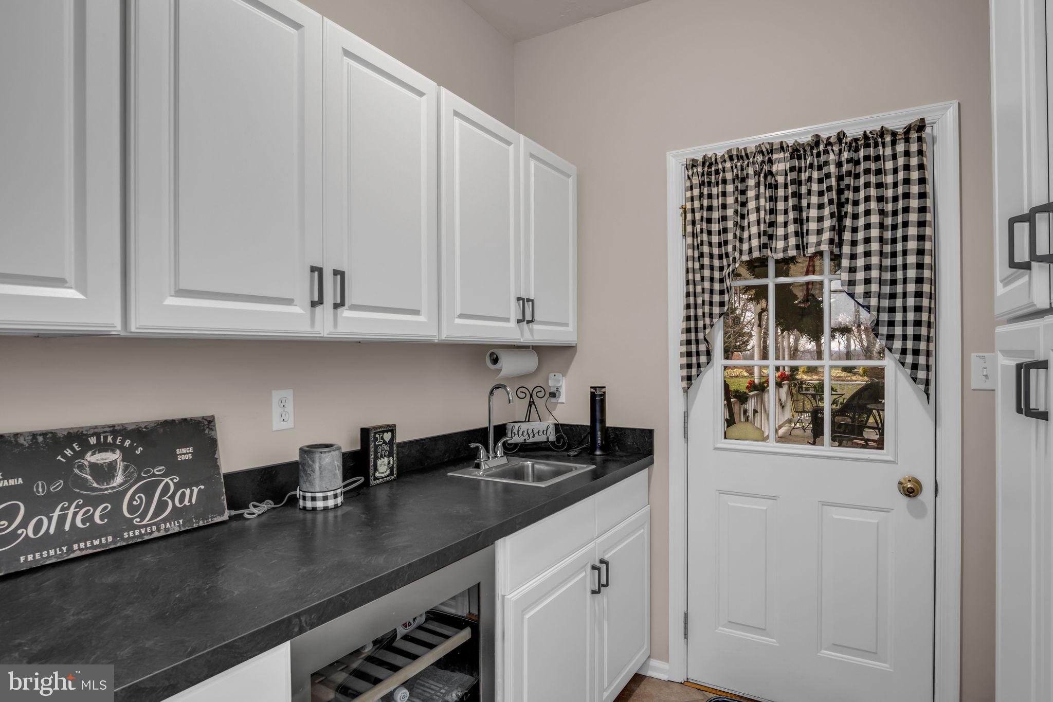 COUNTRY MANOR ESTATES - Residential