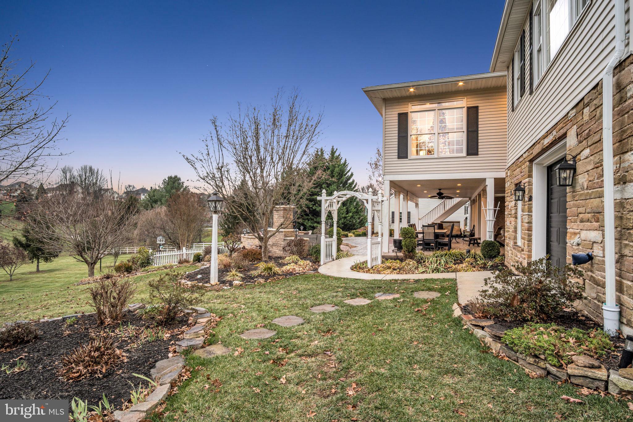 COUNTRY MANOR ESTATES - Residential