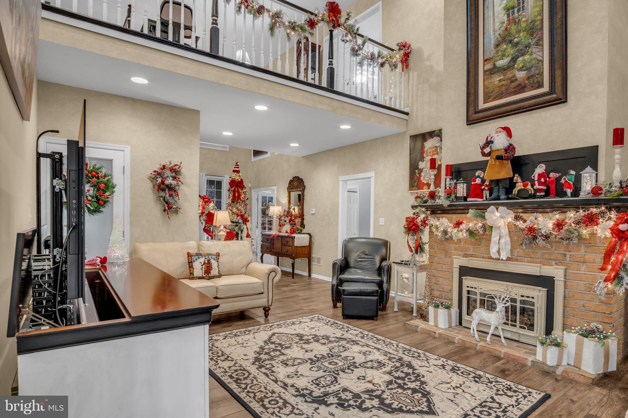 COUNTRY MANOR ESTATES - Residential