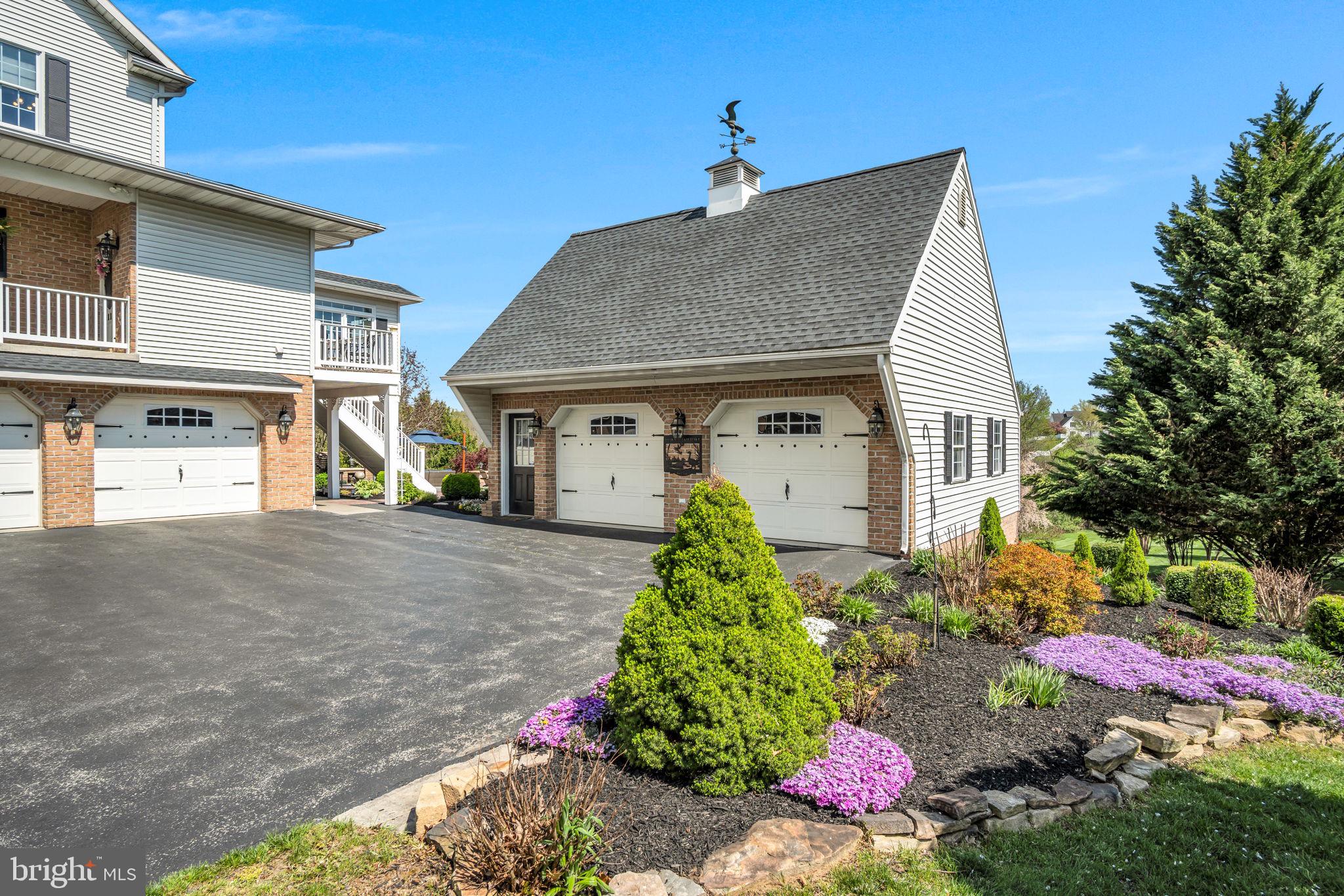 COUNTRY MANOR ESTATES - Residential