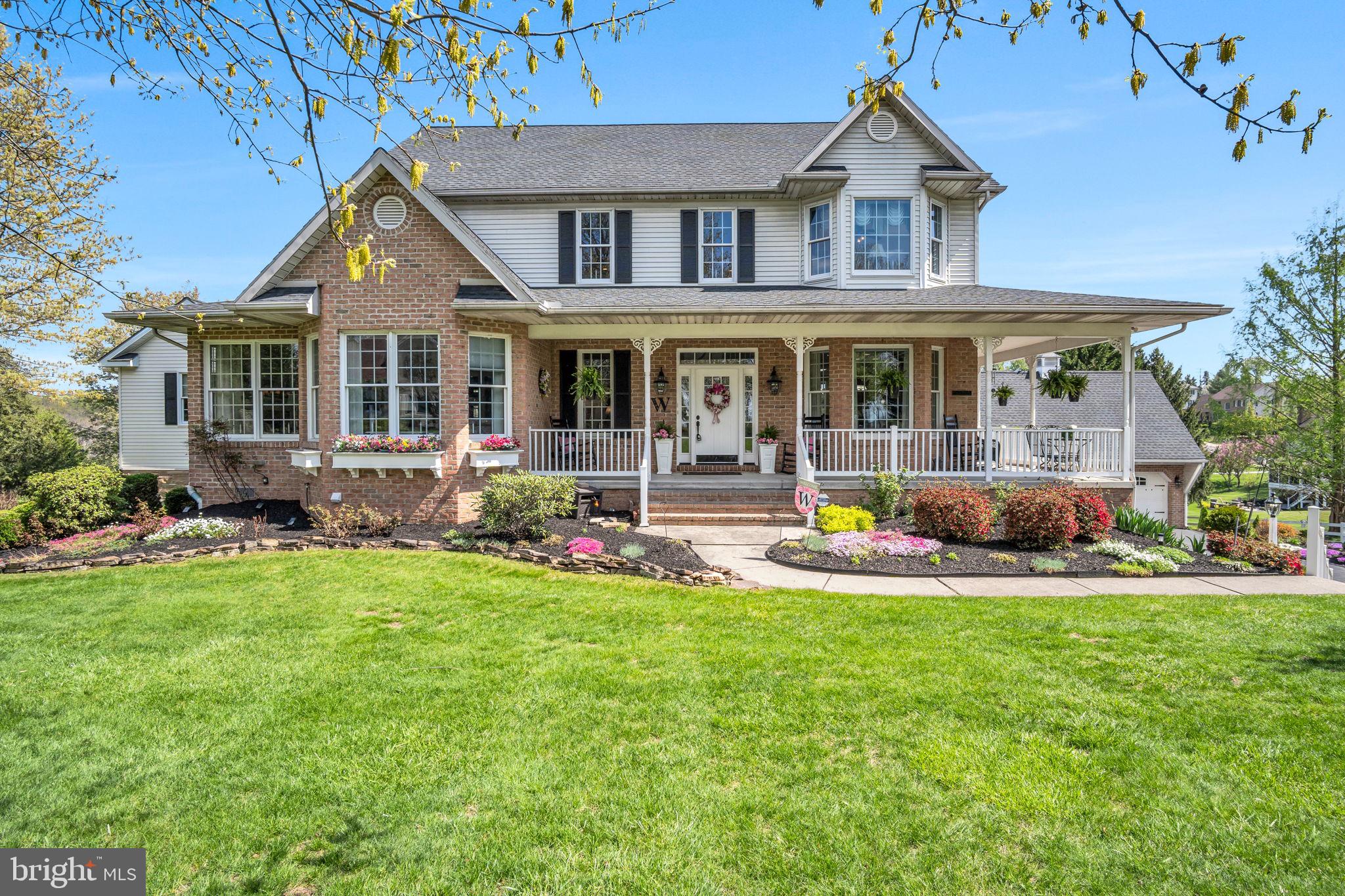 COUNTRY MANOR ESTATES - Residential