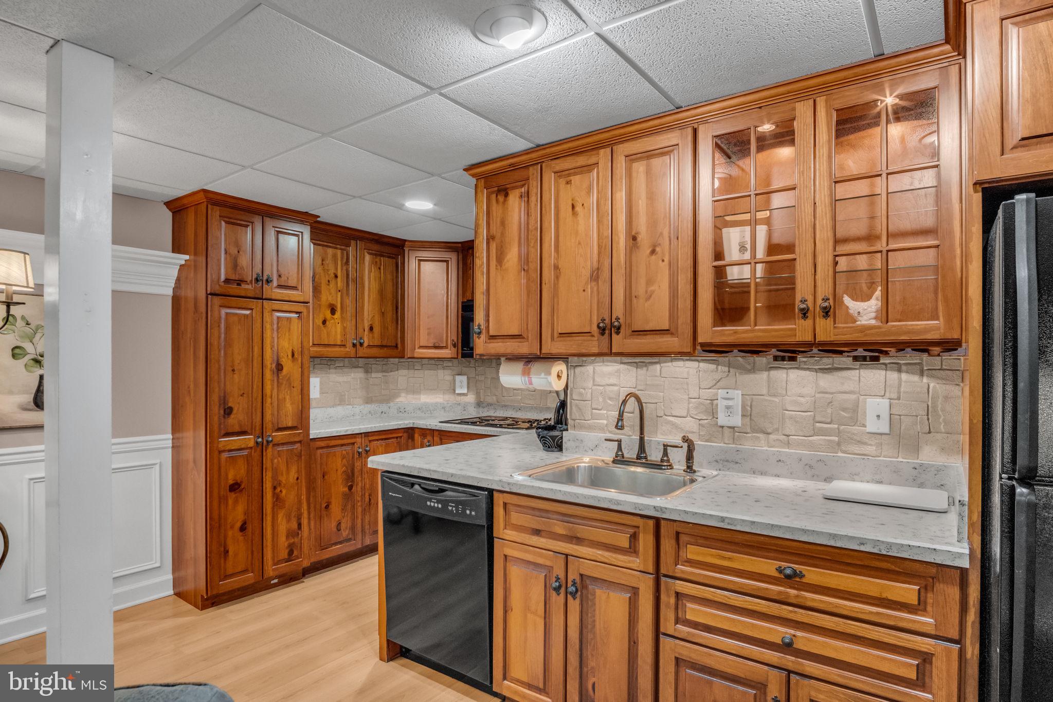 COUNTRY MANOR ESTATES - Residential