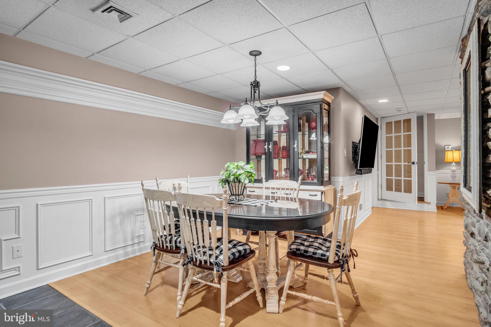 COUNTRY MANOR ESTATES - Residential