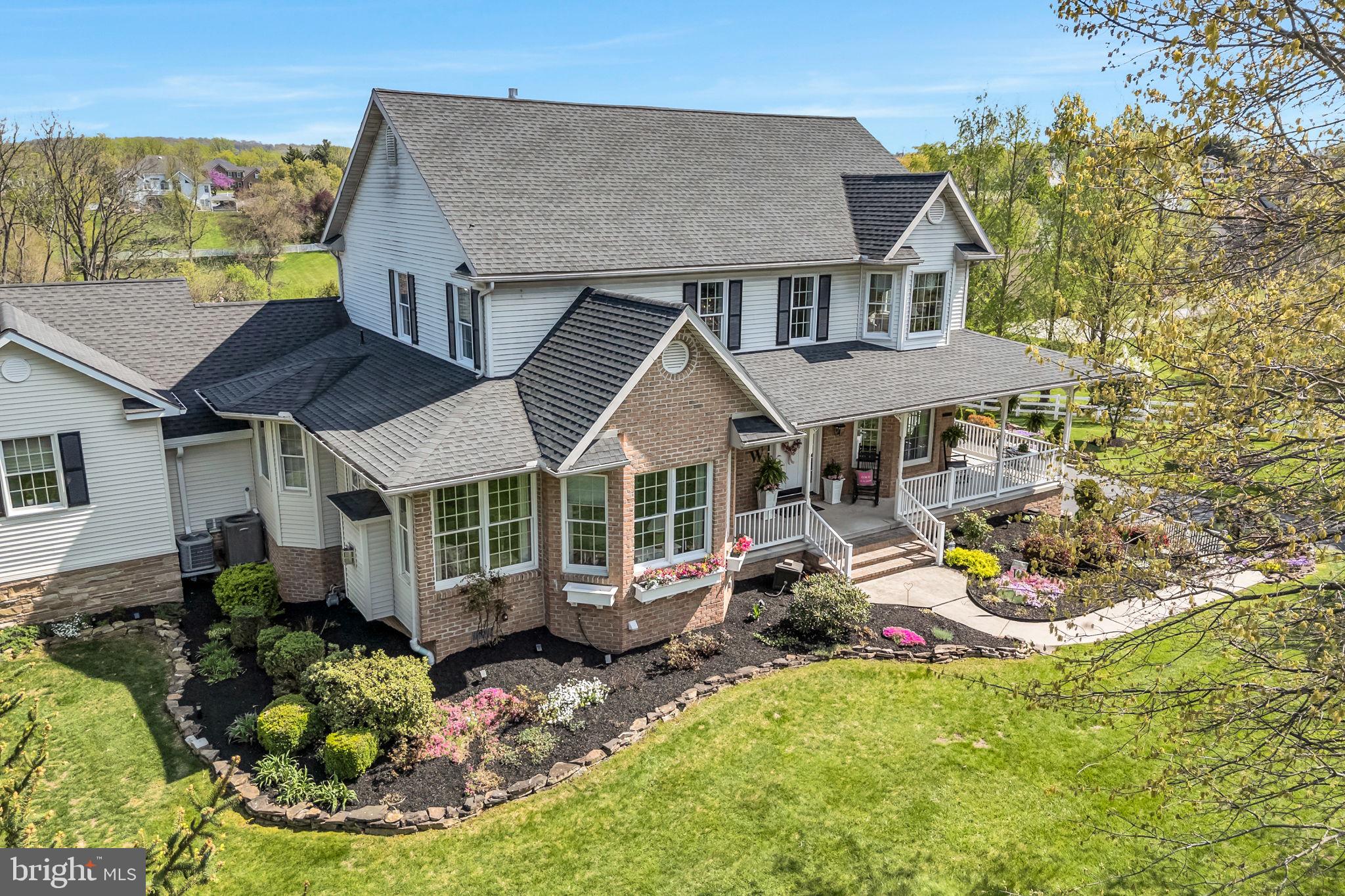 COUNTRY MANOR ESTATES - Residential