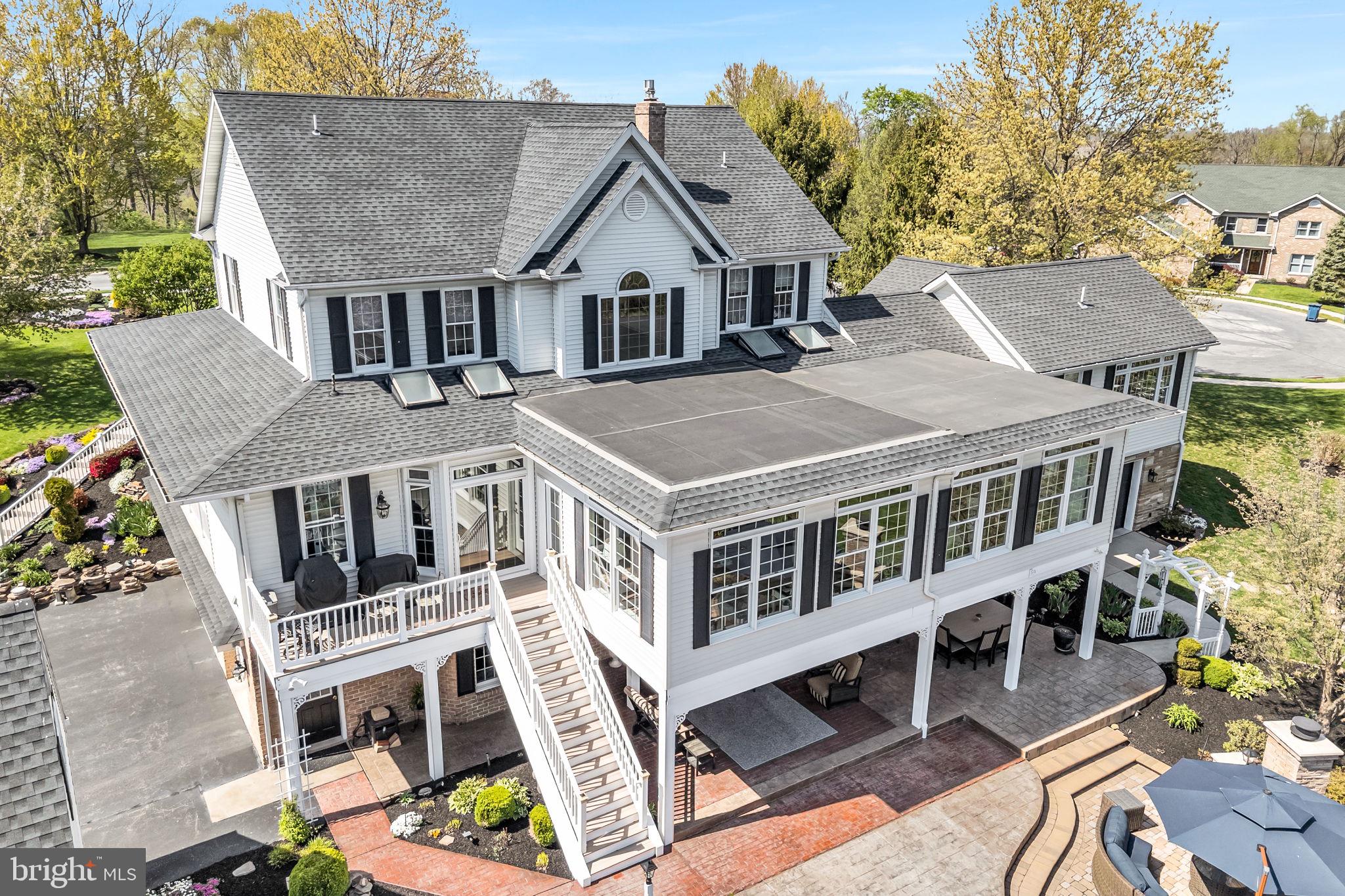 COUNTRY MANOR ESTATES - Residential