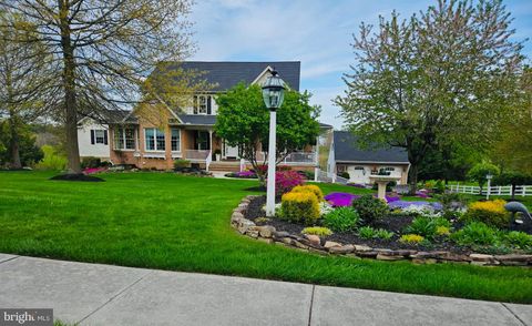 Homes For Sale - 1709 Country Manor Drive<br/> New York, PA 17408