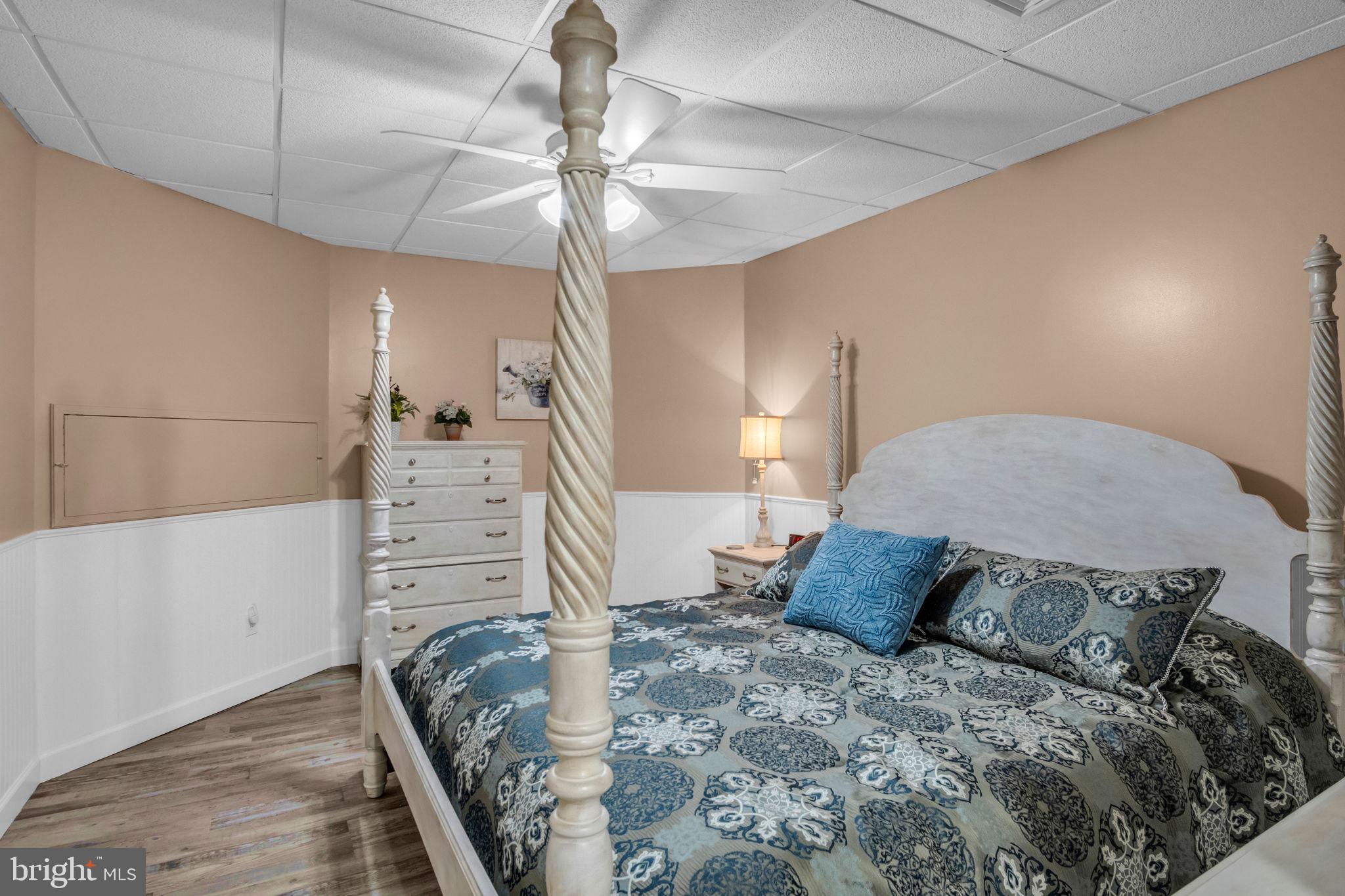 COUNTRY MANOR ESTATES - Residential