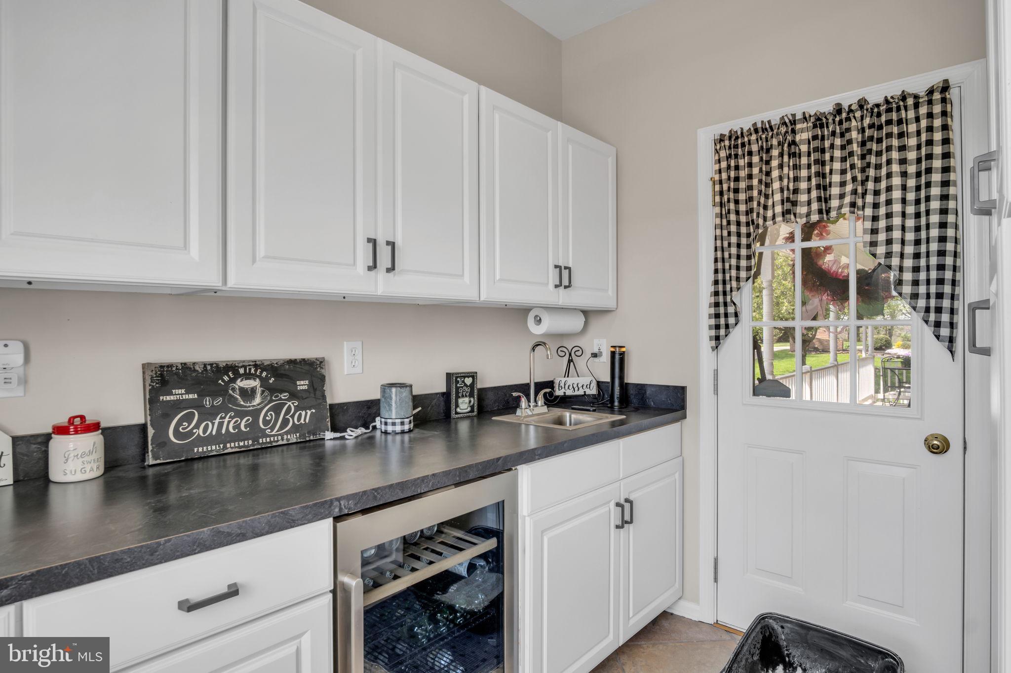 COUNTRY MANOR ESTATES - Residential