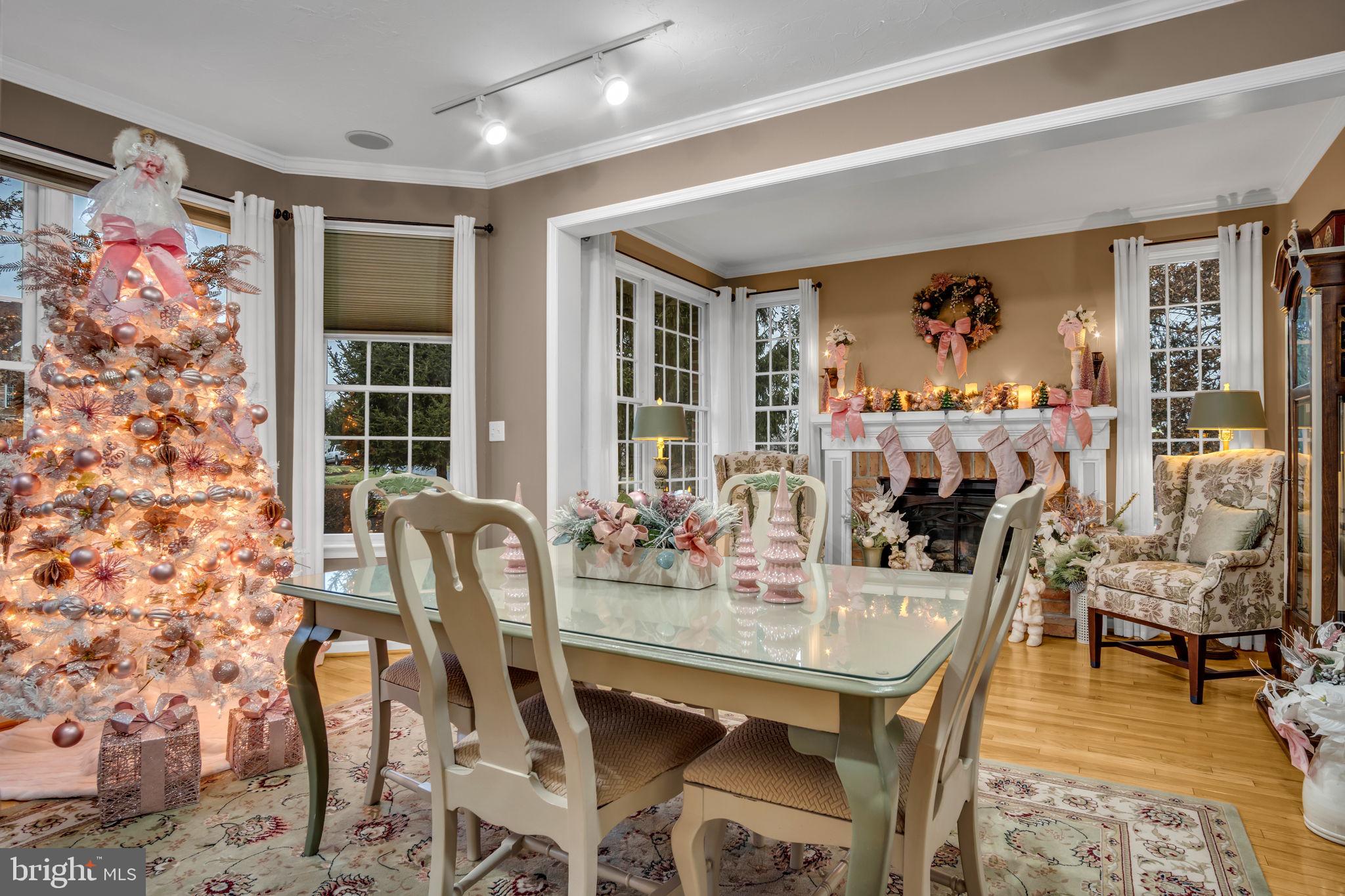 COUNTRY MANOR ESTATES - Residential